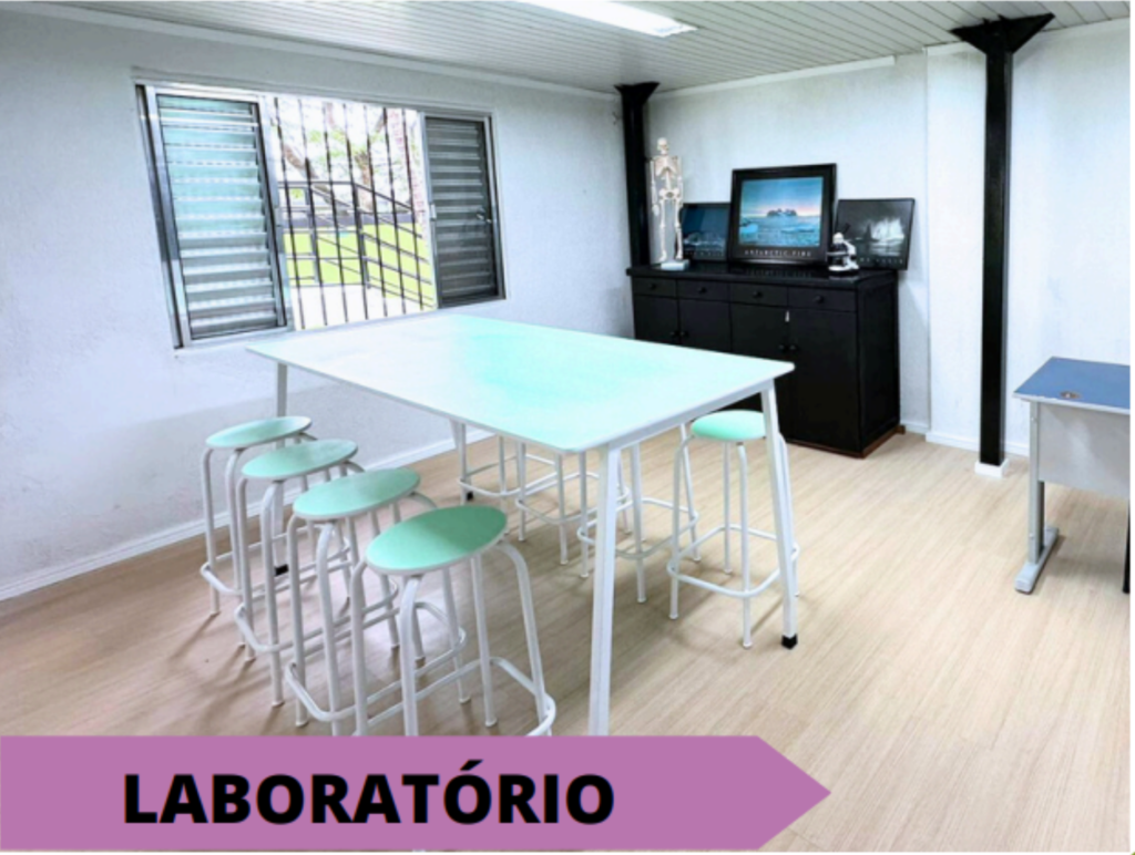 Laboratório do colégio